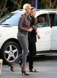 Charlize Theron feet photo thumbnail
