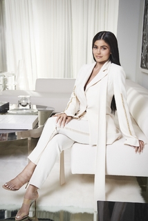 Kylie Jenner feet photo thumbnail
