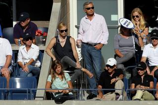 Charlize Theron feet photo thumbnail