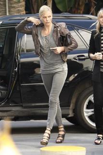 Charlize Theron feet photo thumbnail