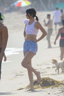 Kendall Jenner feet photo thumbnail