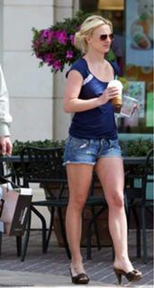 Britney Spears feet photo thumbnail