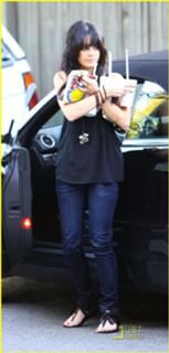 Vanessa Hudgens feet photo thumbnail