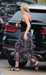 Charlize Theron feet photo thumbnail