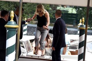 Jennifer Lawrence feet photo thumbnail