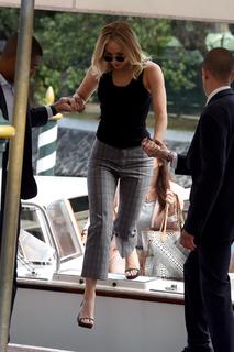 Jennifer Lawrence feet photo thumbnail