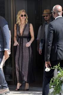 Jennifer Lawrence feet photo thumbnail