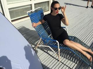 Gal Gadot feet photo thumbnail