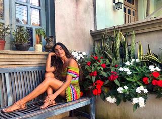 Isis Valverde feet photo thumbnail