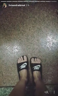 Lívia Andrade feet photo thumbnail