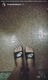 Lívia Andrade feet photo thumbnail