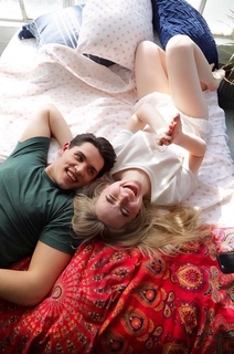 Sabrina Carpenter feet photo thumbnail