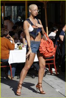 Amber Rose feet photo thumbnail
