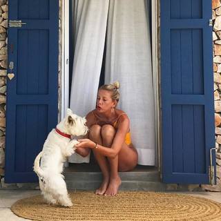 Alessia Marcuzzi feet photo thumbnail