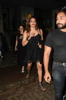 Bipasha Basu feet photo thumbnail
