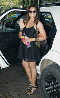Bipasha Basu feet photo thumbnail