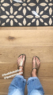 Arielle Kebbel feet photo thumbnail
