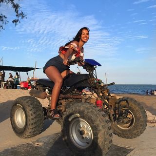 Maya Jama feet photo thumbnail