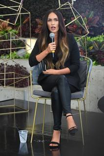 Megan Fox feet photo thumbnail