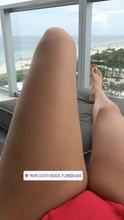 Chantel Jeffries feet photo thumbnail