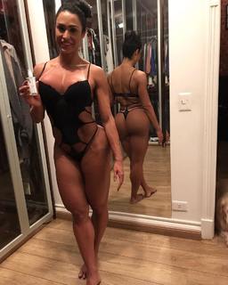 Gracyanne Barbosa feet photo thumbnail