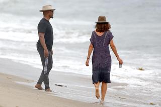 Katie Holmes feet photo thumbnail