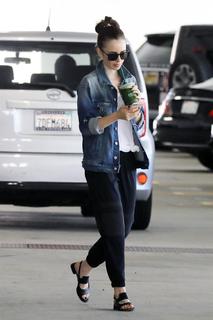 Lily Collins feet photo thumbnail