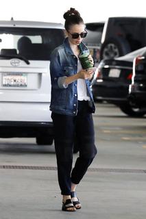 Lily Collins feet photo thumbnail