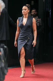 Demi Lovato feet photo thumbnail