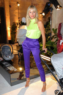 Karolina Kurkova feet photo thumbnail
