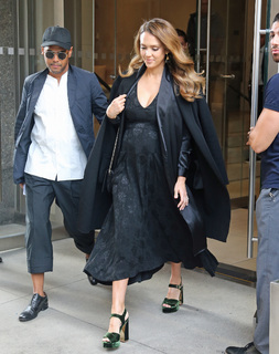Jessica Alba feet photo thumbnail