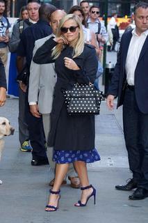 Reese Witherspoon feet photo thumbnail