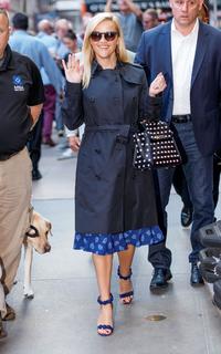 Reese Witherspoon feet photo thumbnail