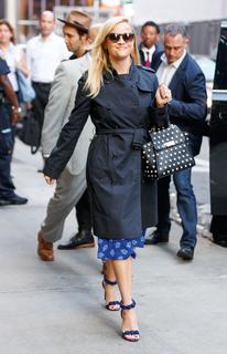 Reese Witherspoon feet photo thumbnail