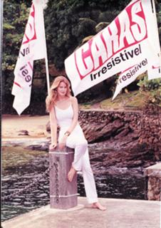 Claudia Schiffer feet photo thumbnail