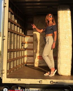 Sabrina Sato feet photo thumbnail