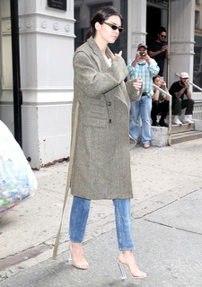 Kendall Jenner feet photo thumbnail