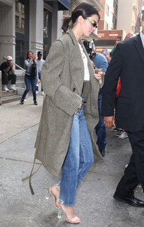 Kendall Jenner feet photo thumbnail