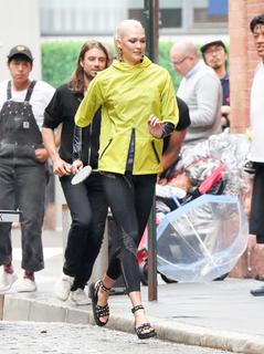 Karlie Kloss feet photo thumbnail
