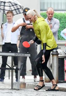 Karlie Kloss feet photo thumbnail