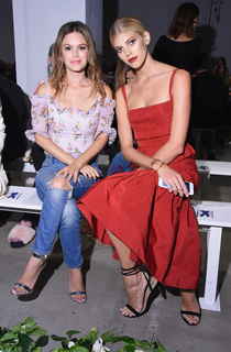 Rachel Bilson feet photo thumbnail