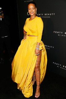 Rihanna feet photo thumbnail
