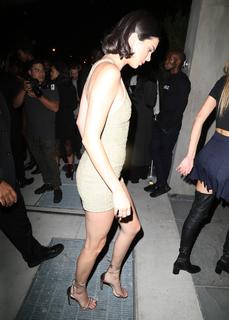 Kendall Jenner feet photo thumbnail