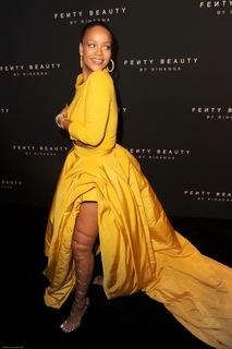 Rihanna feet photo thumbnail