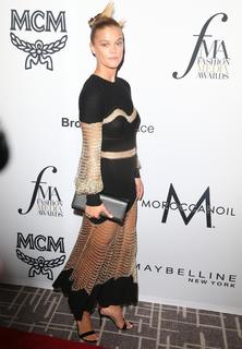 Nina Agdal feet photo thumbnail