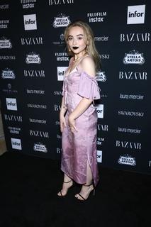 Sabrina Carpenter feet photo thumbnail