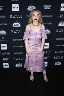 Sabrina Carpenter feet photo thumbnail