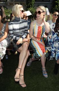 Emily Blunt feet photo thumbnail
