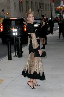 Nina Agdal feet photo thumbnail