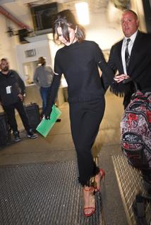 Selena Gomez feet photo thumbnail